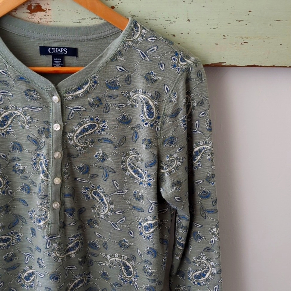 CHAPS I Sage Green & Blue Paisley Print Cotton Button Front Henley Shirt Top, S - Picture 2 of 12